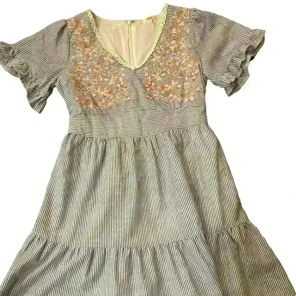Floral Embroidered V Neck Dress size Small Pristine - Picture 1 of 11